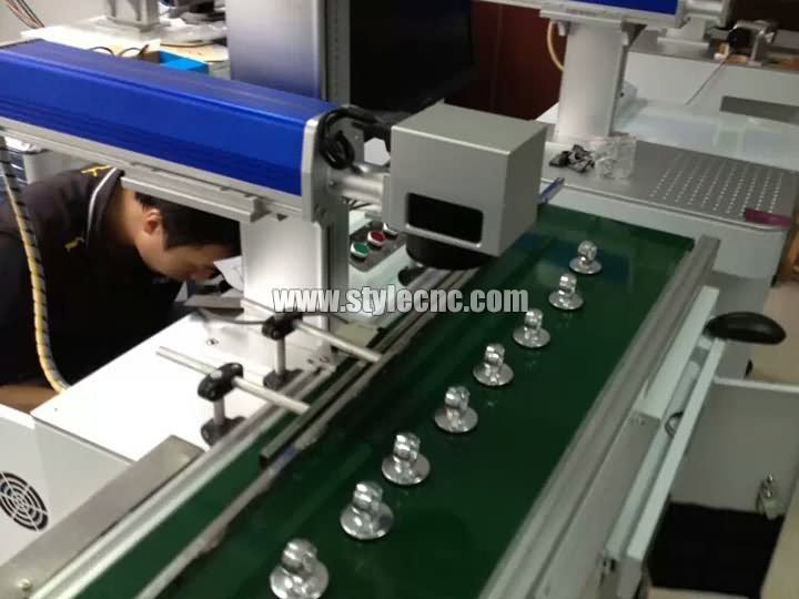 用于裝配線的工業(yè)級(jí)二氧化碳激光打標(biāo)機(jī) 用于裝配線的工業(yè)級(jí)二氧化碳激光打標(biāo)機(jī)