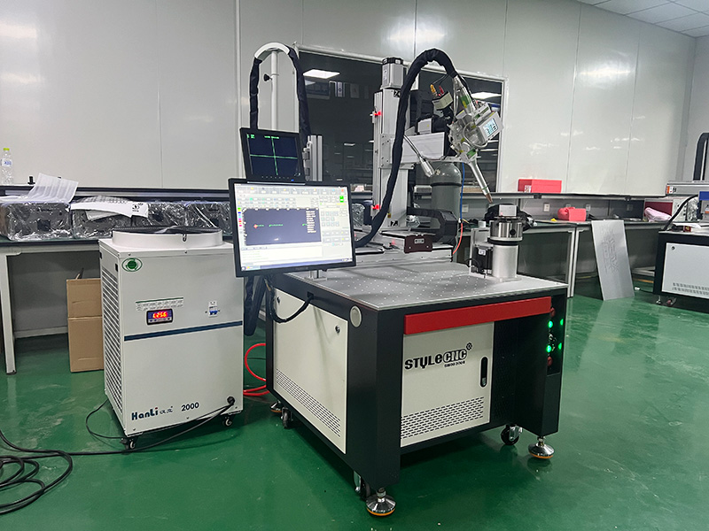 高精度全自動數(shù)控激光焊接機出售