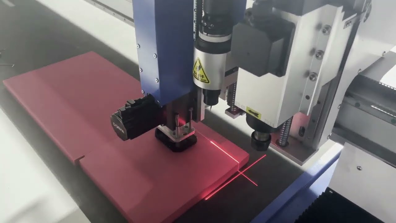 EVA 泡沫托盤振動刀切割機(jī) EVA 泡沫托盤振動刀切割機(jī)